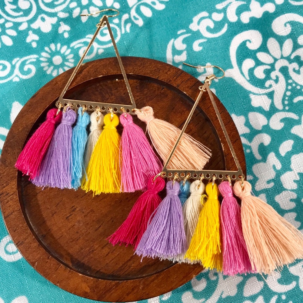 NEW!๐๐TASSEL TRIANGLE HOOP EARRING!๐๐GOLD TONE - Picture 1 of 16